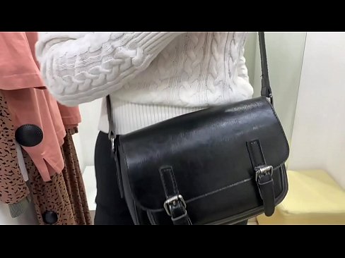 ❤️ Javna masturbacija mlade kujice FeralBerry s dildom u sobi za mjerenje ️ Analni video na hr.pornmega-com.ru ❌️